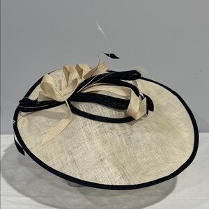 Jacques Vert horse derby fascinator hat with feathers NEW beige black decor